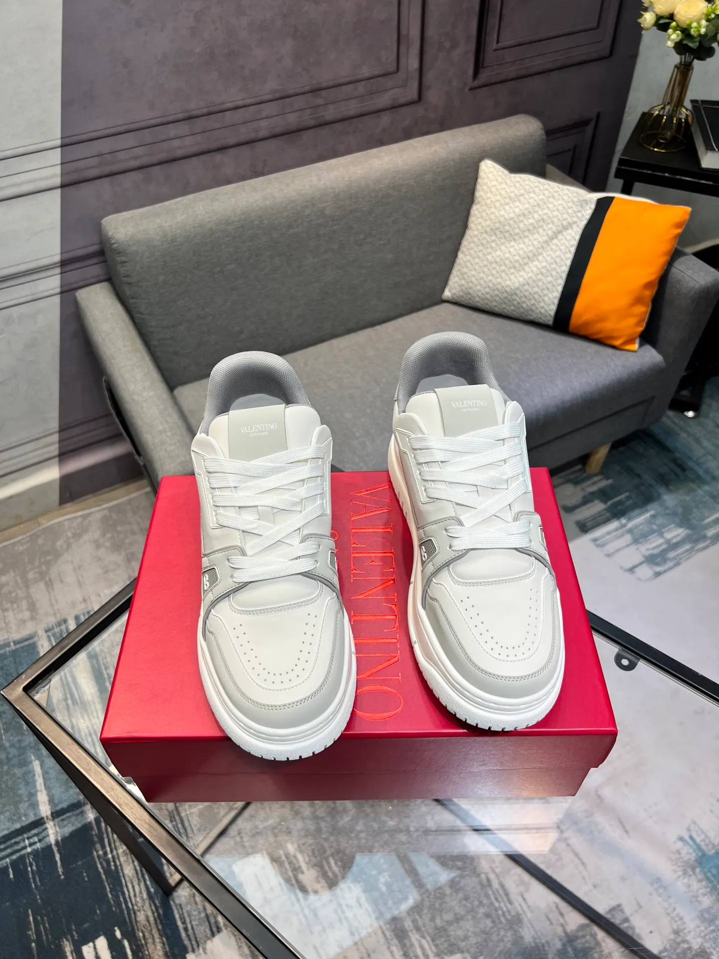 Men's Men's Shoes 💰660 Valentino 2023 early autumn new star shoes are now online! Wang Hedi and Ren Jialun have been worn by many celebrities. Who can refuse the same couple shoes as Wang Hedi! The design of Stars Stab My Heart is cool and spicy. The material of the shoes is cowhide, and every color is beautiful! Size 35-40, men’s size 39-44 (women’s 41, men’s 38, 45🉑️customized)